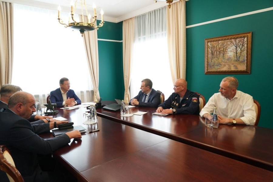 Губернатор Дмитрий Азаров провел встречу с председателем ДОСААФ России Александром Колмаковым