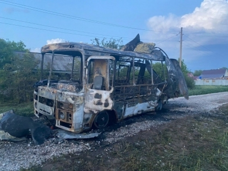 В Красноярском районе загорелся автобус, котрый должен был перевезти группу детей