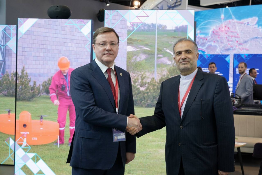Губернатор Самарской области Дмитрий Азаров в рамках ПМЭФ встретился с послом Ирана в России