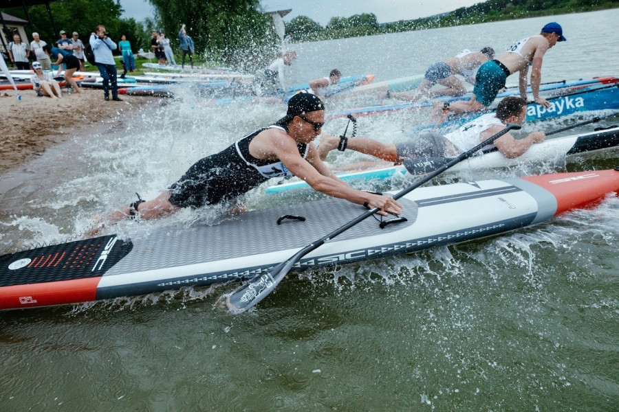 На озере Белое прошли соревнования по сапсерфингу «Жигулевская волна»