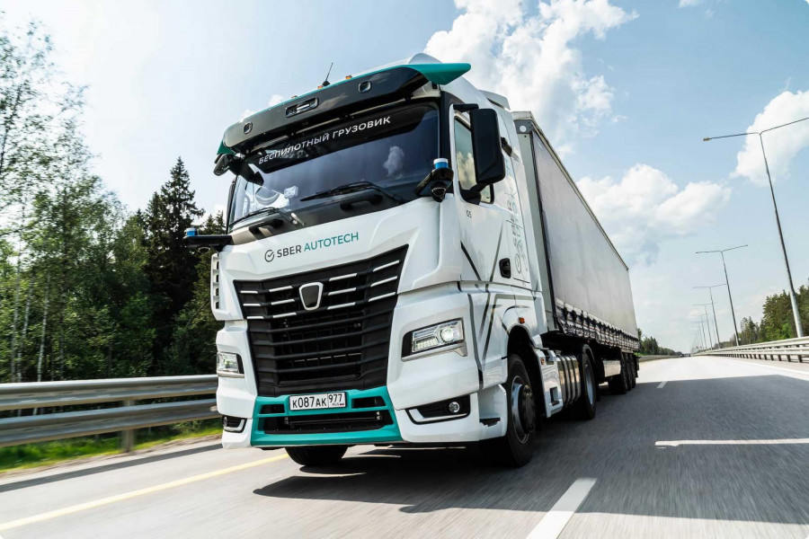 СберАвтоТех и Globaltruck запускают коммерческие грузовые беспилотные перевозки по трассе М-11 «Нева»