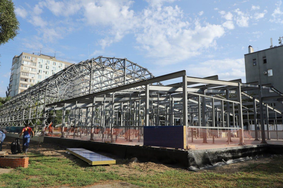 В районе улиц Клинической и Чернореченской в Самаре продолжается строительство спортивного комплекса