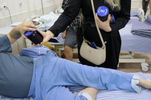 Активистки «Женского движения Единой России» передали яблочное варенье пациентам Самарского военного госпиталя