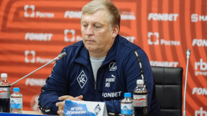 Тренер "Крыльев Советов" Игорь Осинькин ответил на вопросы журналистов.