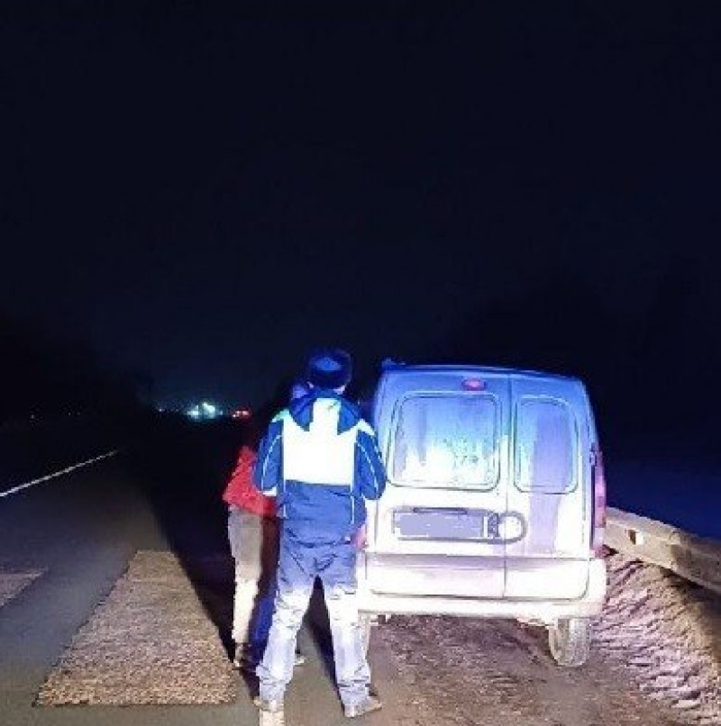 В Сергиевском районе госавтоинспекторы оказали помощь водителю попавшему в трудную ситуацию
