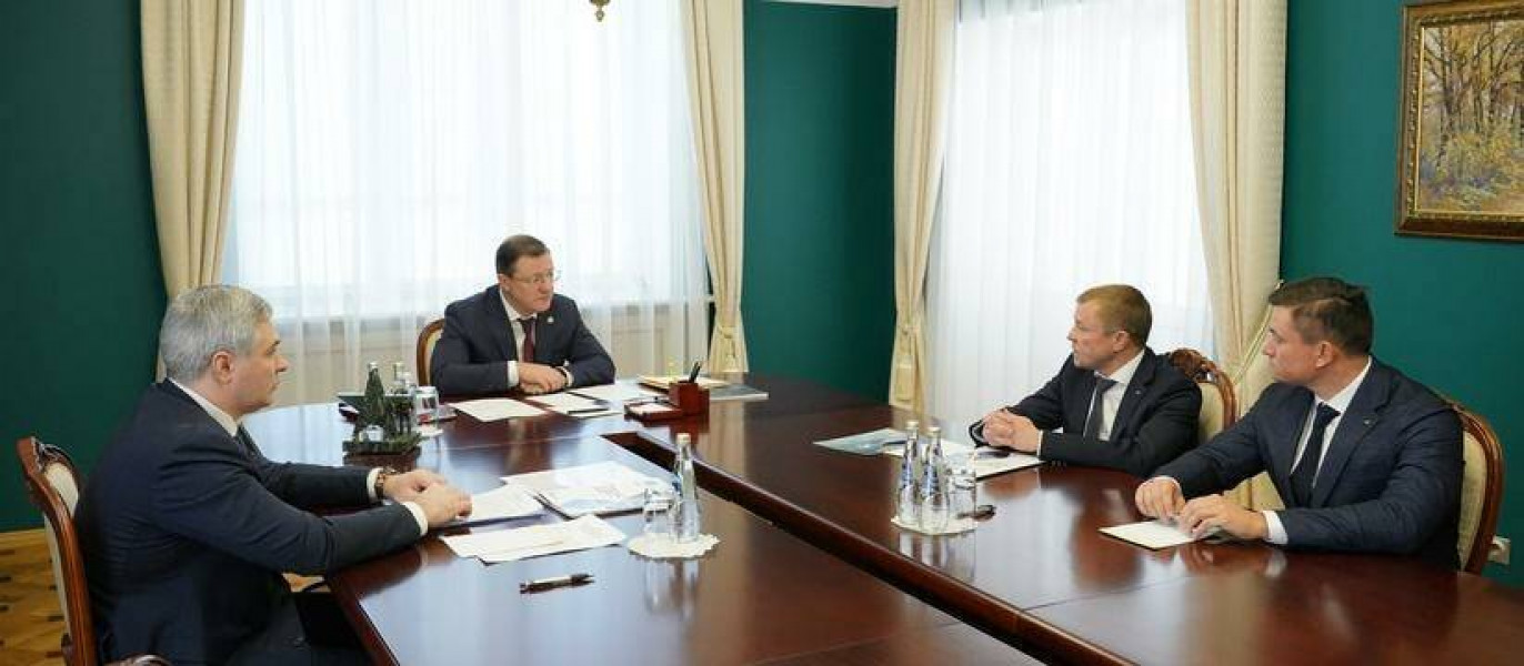 Губернатор Дмитрий Азаров провел встречу с руководством организации «Опора России»