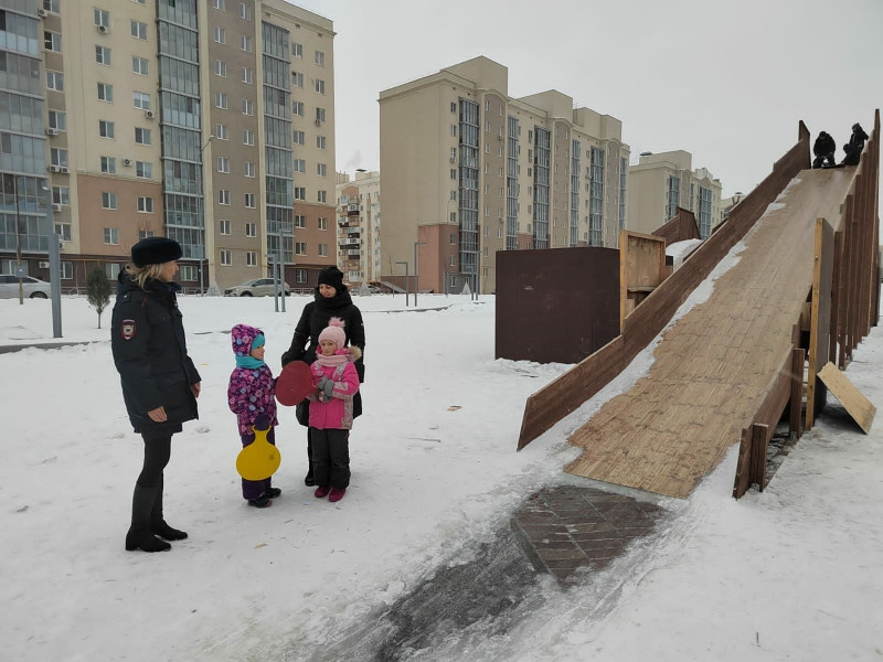 В Самарской области сотрудники Госавтоинспекции провели профилактические мероприятия с детьми и их родителями
