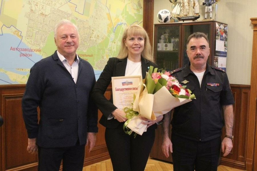 В Тольятти поблагодарили банковского работника, который спас от хищения 400 тысяч