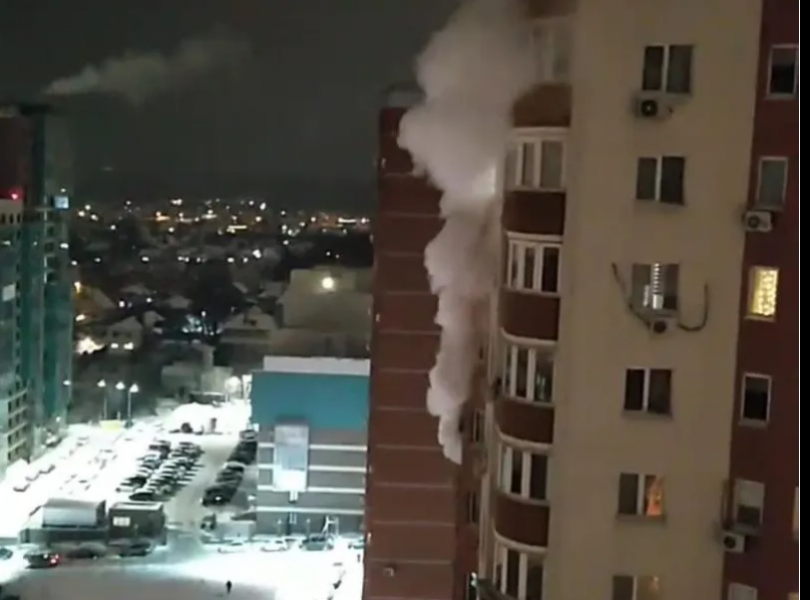В Самаре  горит квартира в многоэтажном доме на 7-й просеке