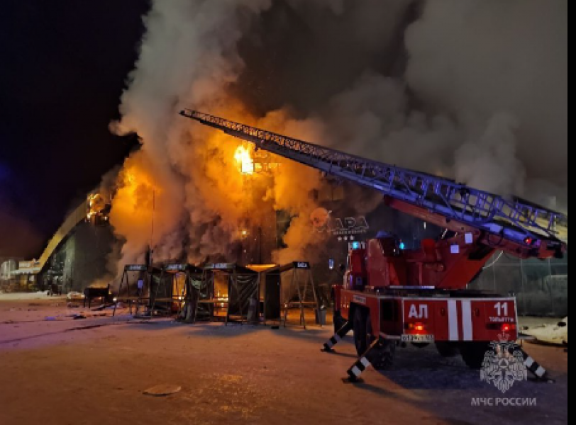 Крупный пожар в Тольятти: горит гостиница «Жара Beach Resort»