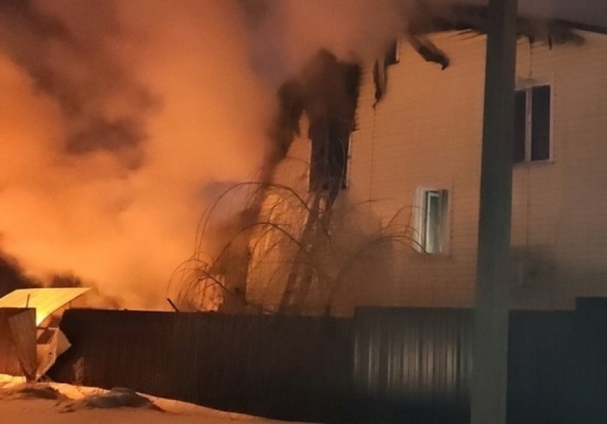 Ночью тушили крупный пожар в Волжском районе в селе Белозерки