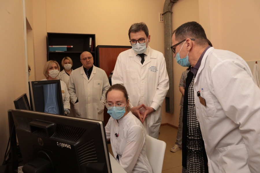  Армен Бенян с рабочим визитом посетил Самарскую городскую поликлинику № 4