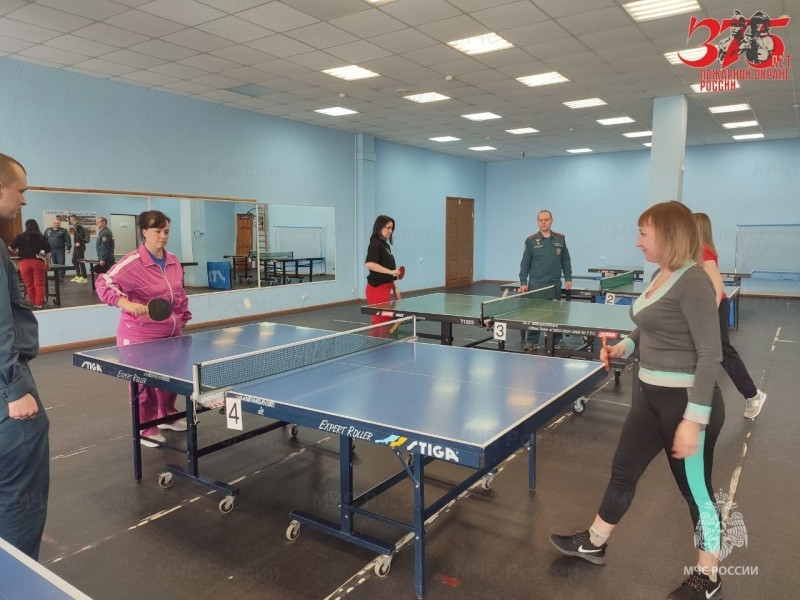 Тольяттинские сотрудники МЧС приняли участие в соревнованиях по настольному теннису