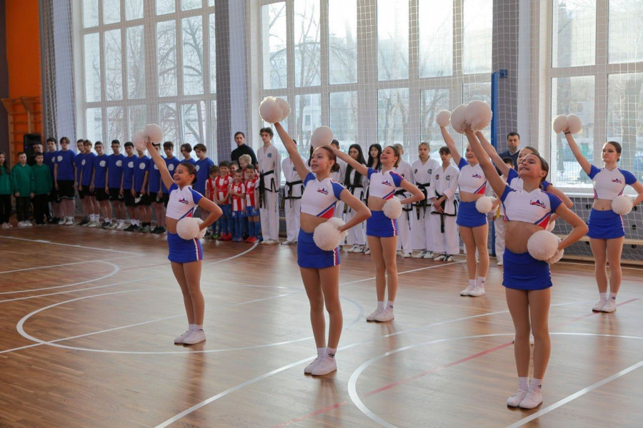 В самарской школе №24 открыли обновленный спортивный зал
