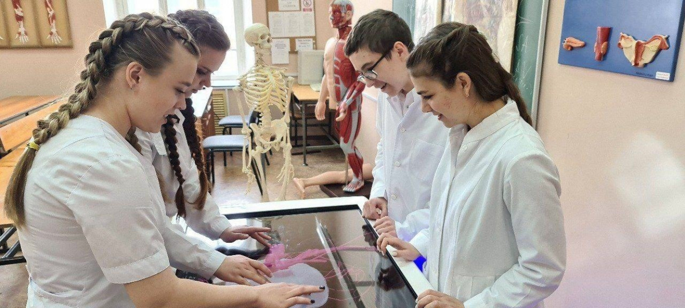 Армен Бенян посетил медико-гуманитарный колледж в Сызрани