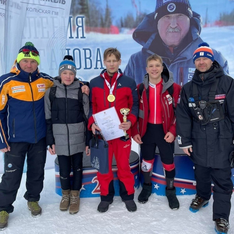В Мурманской области прошли всероссийские соревнования среди юношей и девушек по горнолыжному спорту