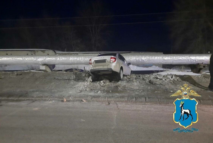 В Сызрани автомобилистка врезалась в снежный вал