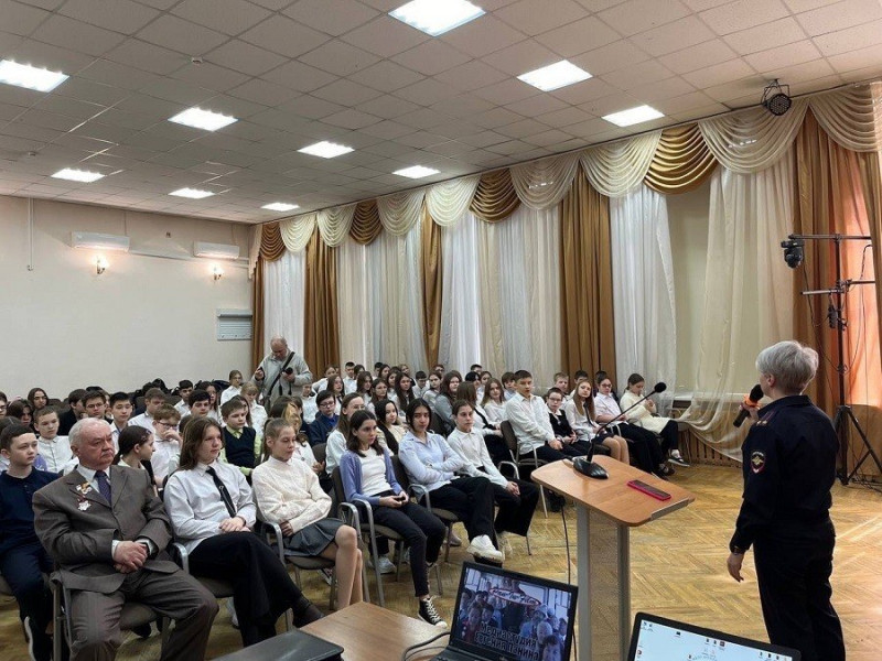 В Самарской области полицейские и общественники продолжают «Разговоры о важном»