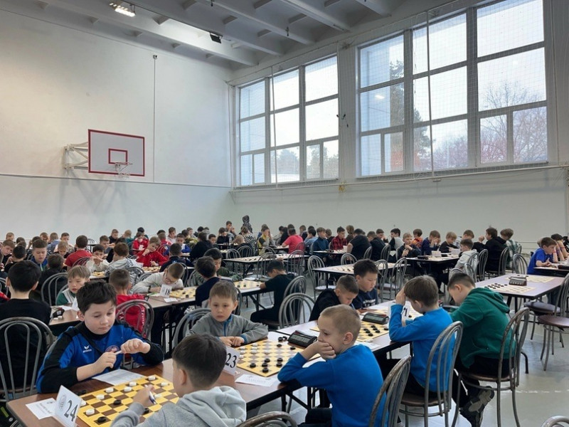 В губернии продолжается первенство России по шашкам среди участников до 9, до 11 и до 14 лет
