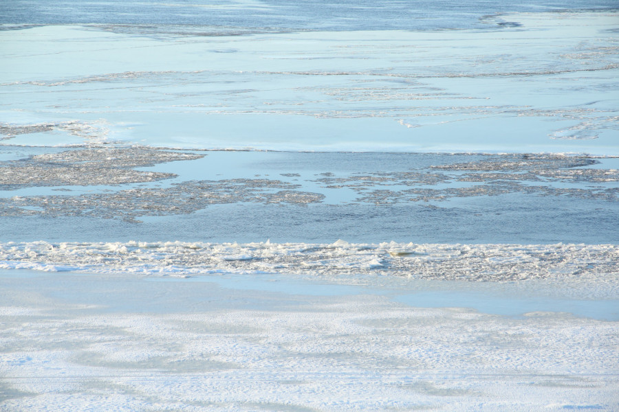В Рождественской воложке приступили к вскрытию льда перед стартом речной навигации