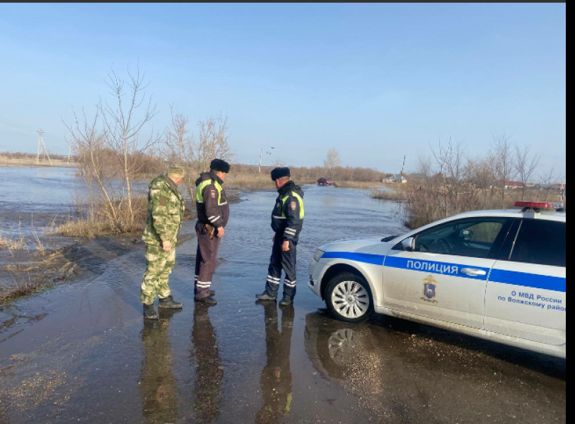 Полицейские несут службу в паводкоопасных районах Самарской области