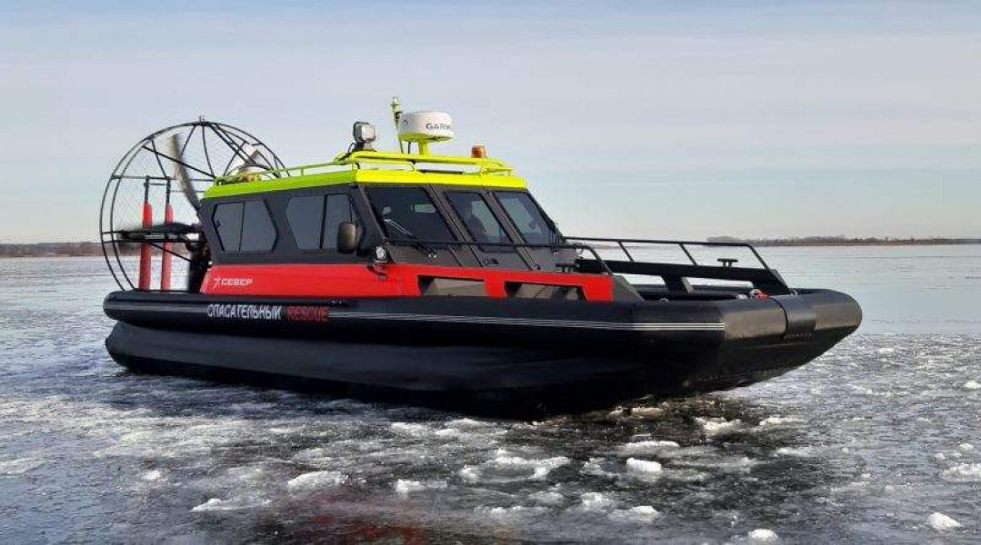 Спасатели подобрали рыбака с дрейфующей льдины на реке Татьянка
