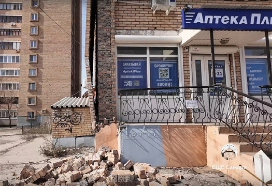 В Самаре обрушилась "падающая" стена на пр. Кирова