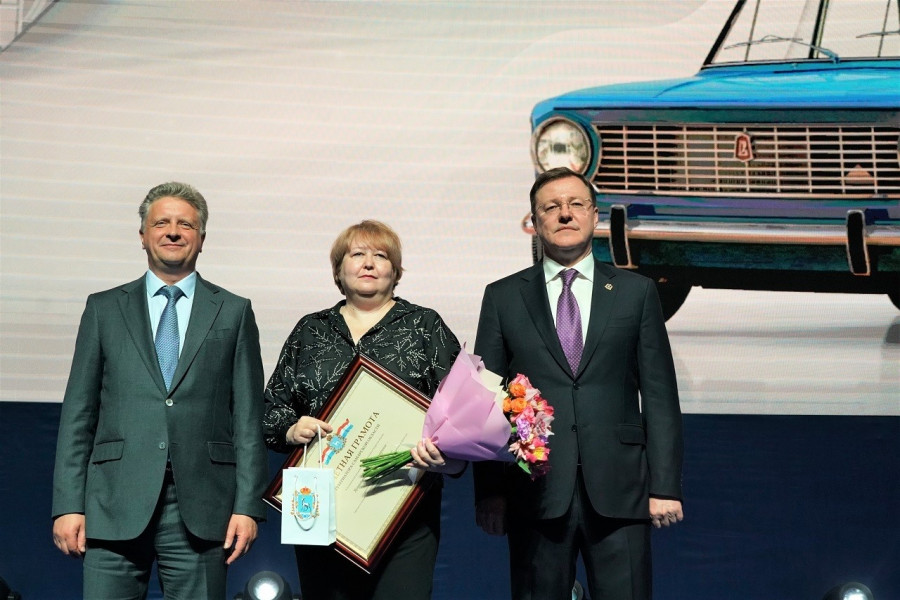 Дмитрий Азаров поздравил сотрудников и ветеранов АВТОВАЗа с 54-летием выпуска ВАЗ-2101