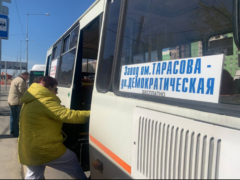 В период капитального ремонта трамвайной линии по улице Ново-Садовой бесплатные автобусы стали ходить  чаще