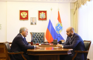 Стороны обсудили вопросы социально-экономического развития региона, поддержки участников специальной военной операции и членов их семей, семей с детьми, пенсионеров.