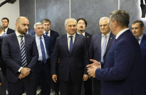 В Самаре Вячеслав Володин и Вячеслав Федорищев обсудили решение проблемы дефицита врачей на селе.