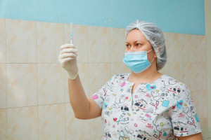 Вакцинация защищает детей и жителей из групп риска от развития пневмонии.