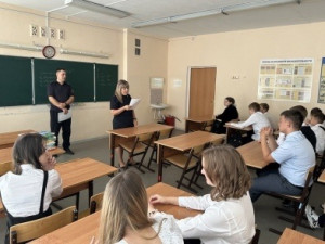 Полицейские побеседовали с ребятами о важности выбора будущей профессии, рассказали об особенностях службы в полиции.