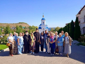 Завершилось мероприятие подъемом на колокольню, откуда открывался завораживающий вид на зеленые поля и волжскую гладь.