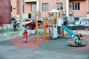 В Кировском районе Самары завершены работы по благоустройству еще одной детской площадки