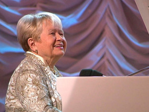 Путин присвоил звание Героя Труда РФ композитору Александре Пахмутовой