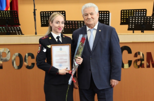 Государственными и ведомственными медалями, ценными подарками, почетными грамотами и благодарственными письмами поощрены 59 сотрудников, а также присвоены очередные специальные звания.