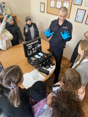 В Самарской области полицейские провели для школьников познавательную экскурсию в территориальном Отделе полиции