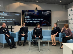 Сотрудники полиции проводят профориентационные уроки со школьниками Самарской области