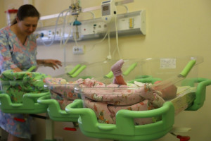 В Перинатальном центре областной больницы им. В.Д. Середавина прошла торжественная выписка тройни и двойни