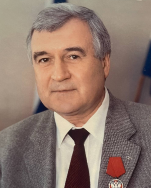 Бывший руководитель департамента промышленности и торговли администрации Самарской области, член Общественного совета при Уполномоченном по правам человека.