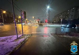 В Самаре на ул. Демократической грузовик сбил девочку