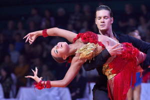 В числе участников соревнований - пары из нескольких регионов, в том числе победители и призеры чемпионатов России по танцевальному спорту