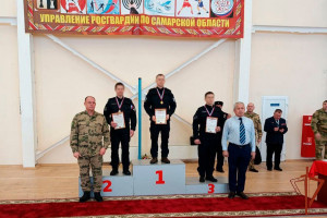Участники соревнований состязались в стрельбе из боевого оружия, плавании на различные дистанции и лыжных гонках.