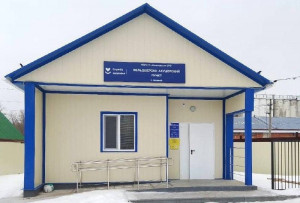 Получают первичную медико - санитарную помощь, проходят медицинские осмотры, должны диспансеризацию и вакцинацию в нём порядка 340 человек.