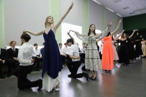 Более 100 молодых пар приняли участие в XXI районном молодежном бале «В вихре любимых вальсов» в Самаре