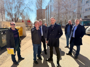 В совещании приняли участие департамент городского хозяйства, администрация Кировского района, региональный оператор АО «Экология» и перевозчики.