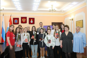 Юные граждане России торжественно пообещали быть примером для младших и опорой для старших, любить свою Родину и хранить память о героических подвигах предков.