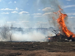 В Кинельском районе тушили возгорания сухой травы на площади 1500 кв. метров
