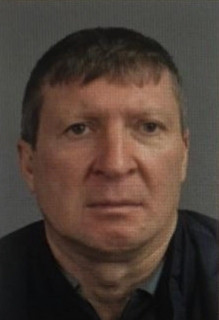 Правоохранители просят откликнуться тех, кому известно о местонахождении обвиняемого, а также пострадавших от преступной деятельности банды.